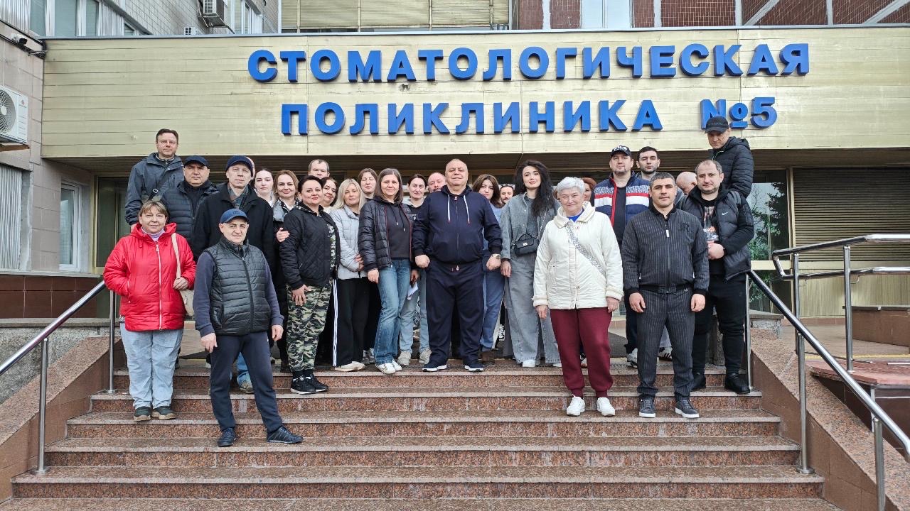 Дружный коллектив  ГАУЗ СП 5 ДЗМ 18 и 25 апреля 2026 года принял активное участие в субботнике, превратив заботу о своем втором доме в праздник.  Была проведена уборка помещений и территории поликлиники. Спасибо каждому, кто нашел время и принял участие!